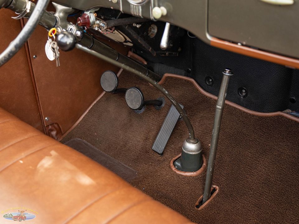 1936 Ford Deluxe V8 2 Passenger Cabriolet
