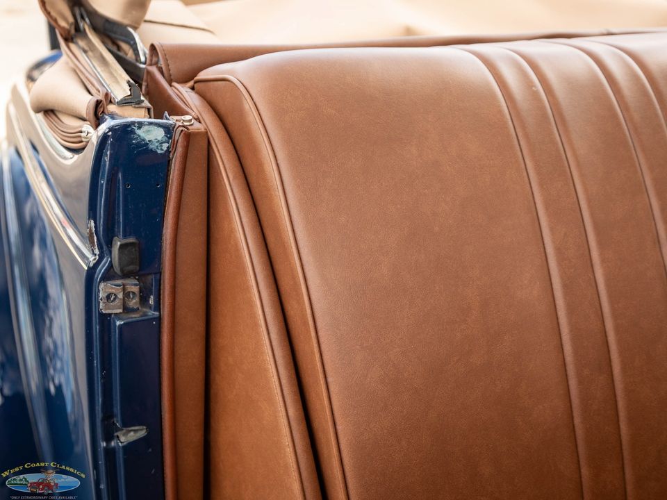 1936 Ford Deluxe V8 2 Passenger Cabriolet