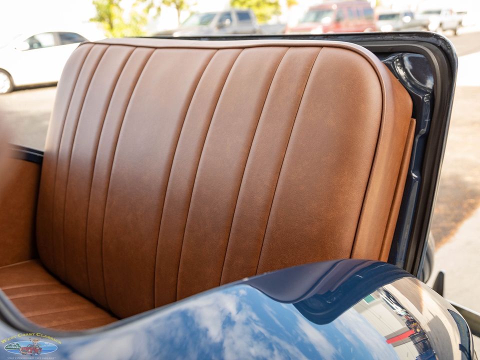 1936 Ford Deluxe V8 2 Passenger Cabriolet