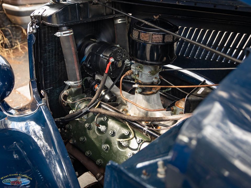 1936 Ford Deluxe V8 2 Passenger Cabriolet
