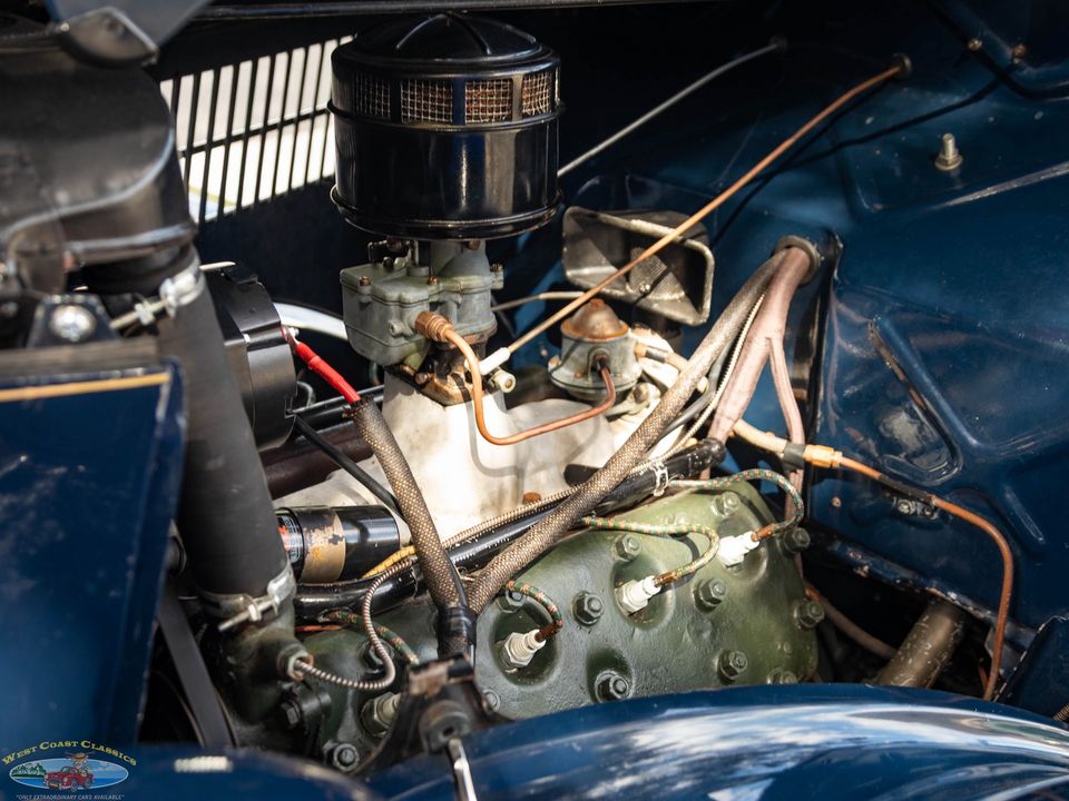 1936 Ford Deluxe V8 2 Passenger Cabriolet