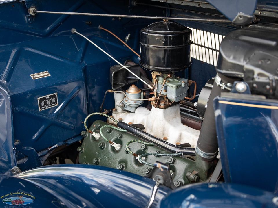 1936 Ford Deluxe V8 2 Passenger Cabriolet