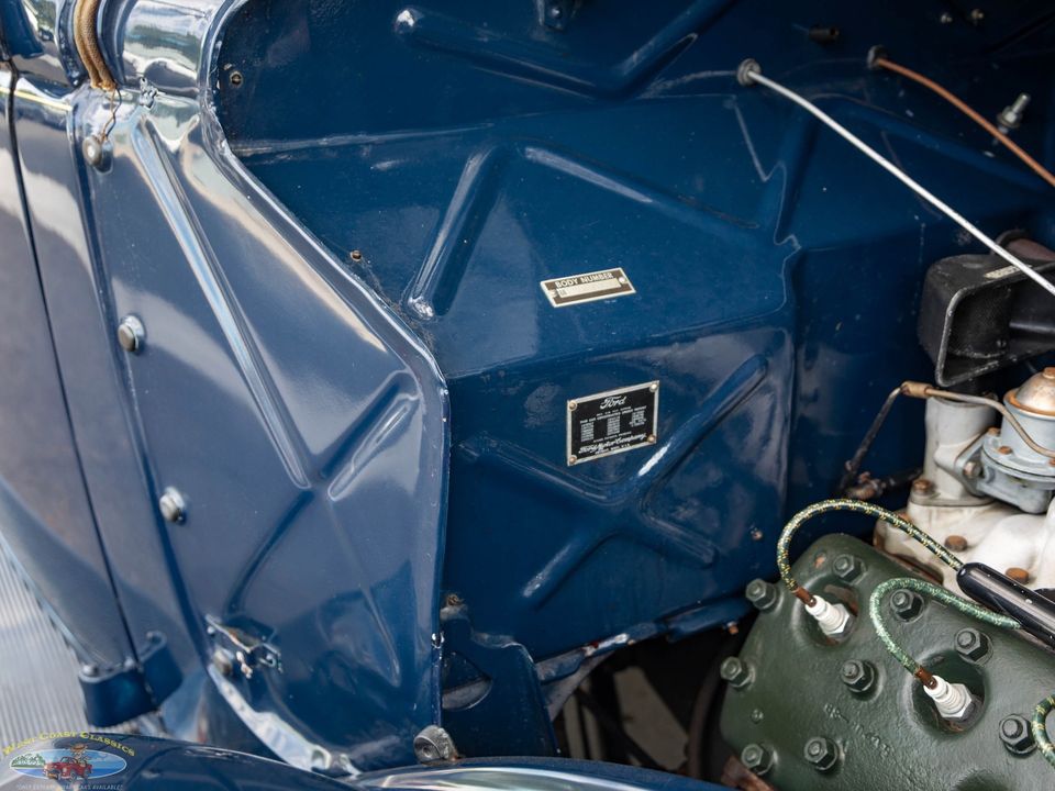 1936 Ford Deluxe V8 2 Passenger Cabriolet