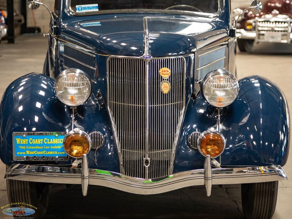 1936 Ford Deluxe V8 2 Passenger Cabriolet