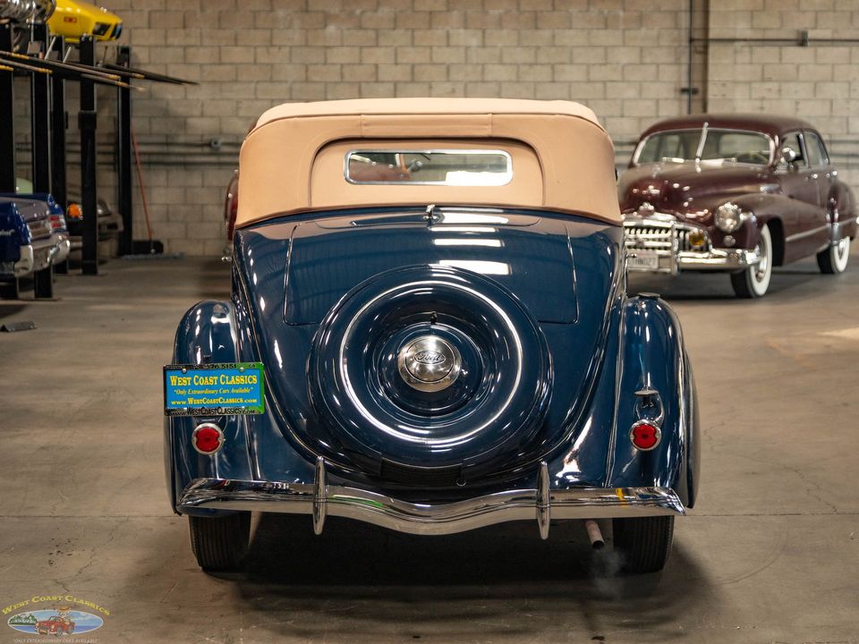 1936 Ford Deluxe V8 2 Passenger Cabriolet