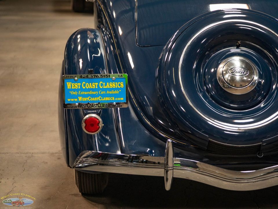 1936 Ford Deluxe V8 2 Passenger Cabriolet
