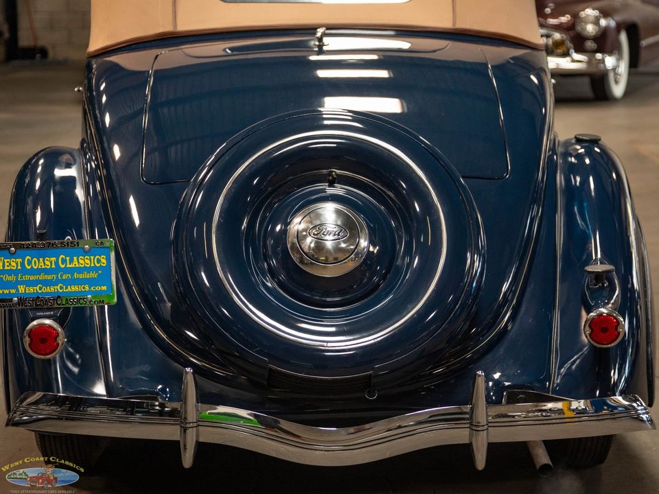 1936 Ford Deluxe V8 2 Passenger Cabriolet