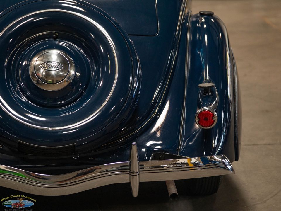 1936 Ford Deluxe V8 2 Passenger Cabriolet