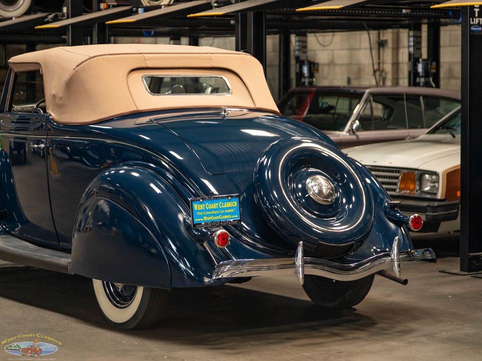1936 Ford Deluxe V8 2 Passenger Cabriolet