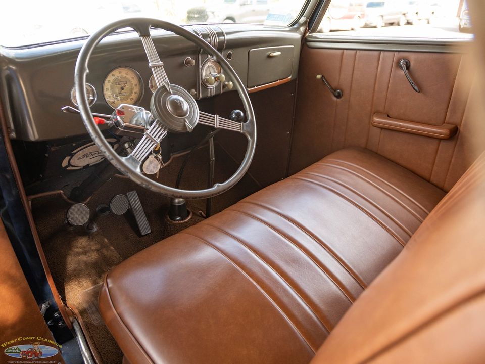 1936 Ford Deluxe V8 2 Passenger Cabriolet