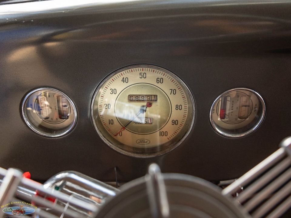 1936 Ford Deluxe V8 2 Passenger Cabriolet