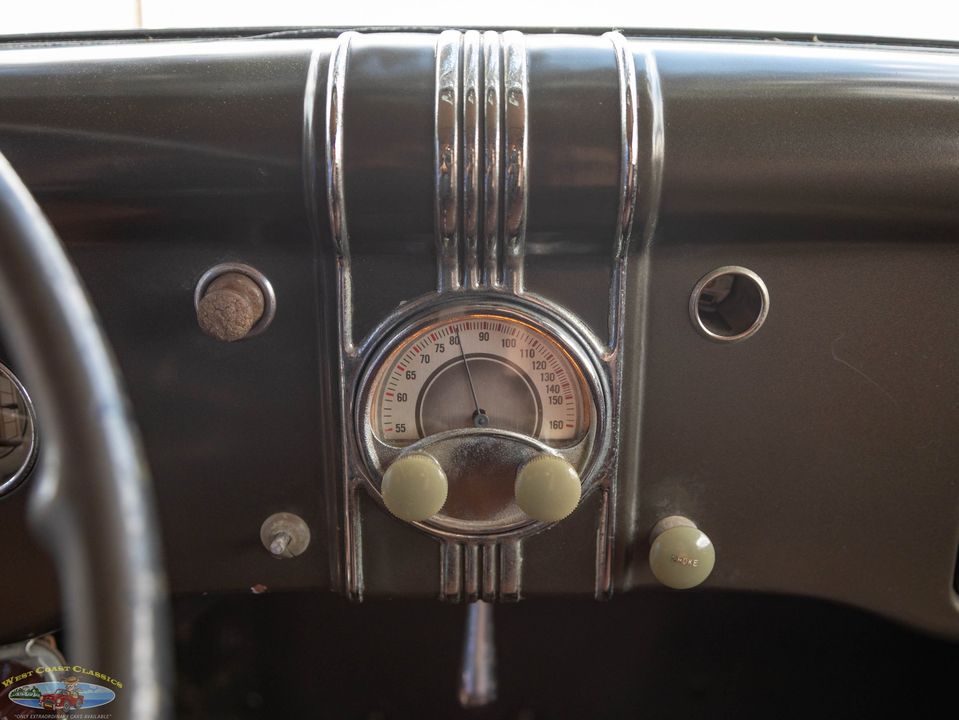 1936 Ford Deluxe V8 2 Passenger Cabriolet