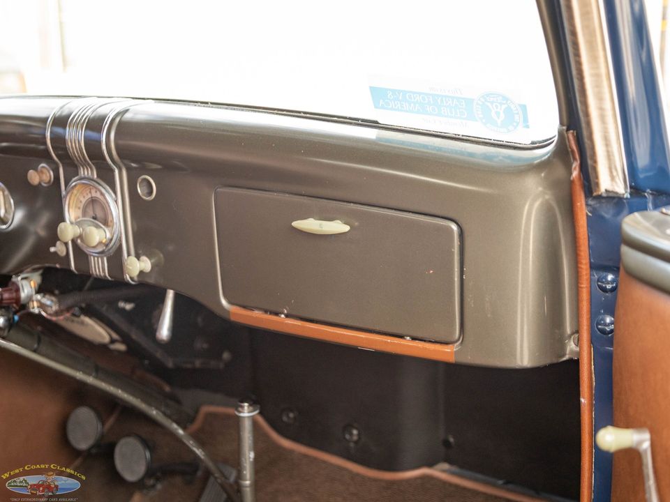 1936 Ford Deluxe V8 2 Passenger Cabriolet