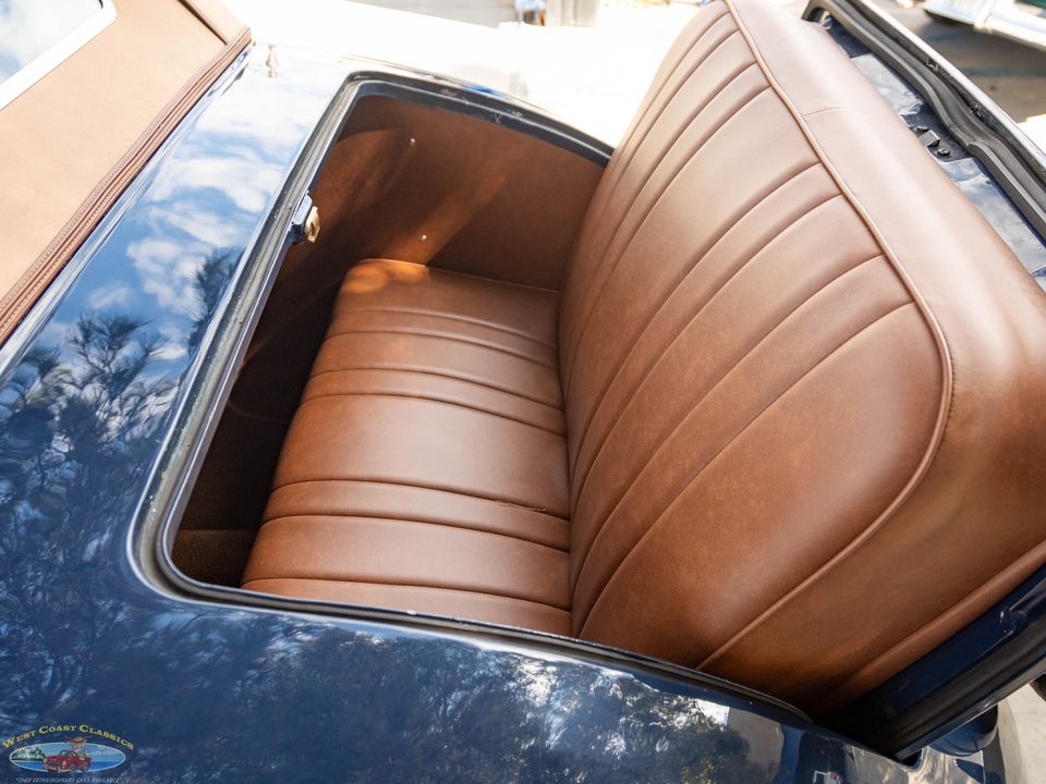 1936 Ford Deluxe V8 2 Passenger Cabriolet