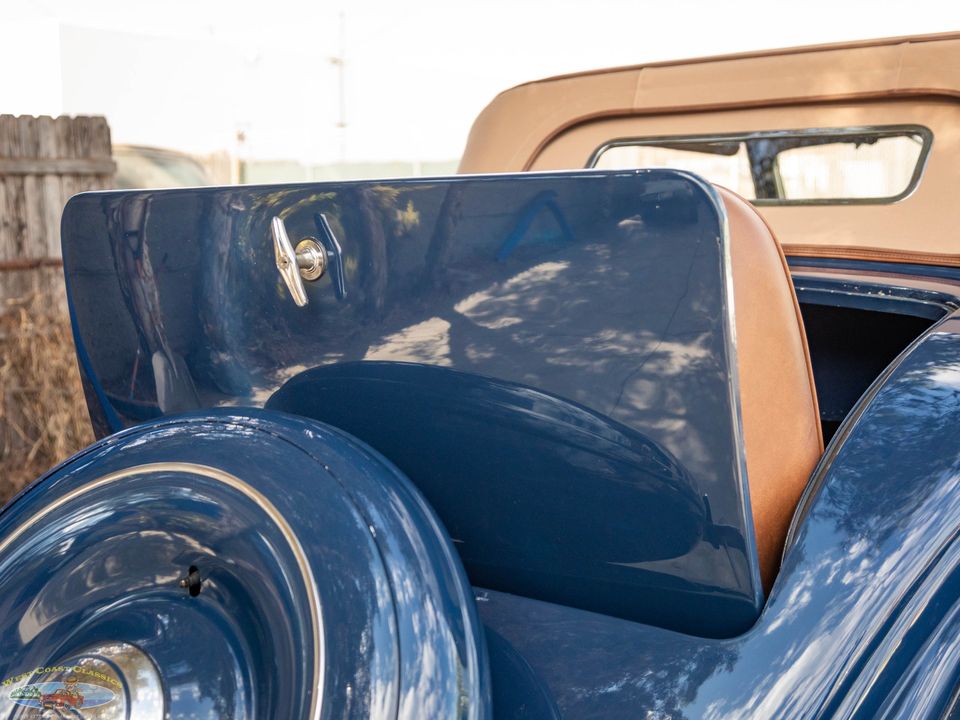 1936 Ford Deluxe V8 2 Passenger Cabriolet
