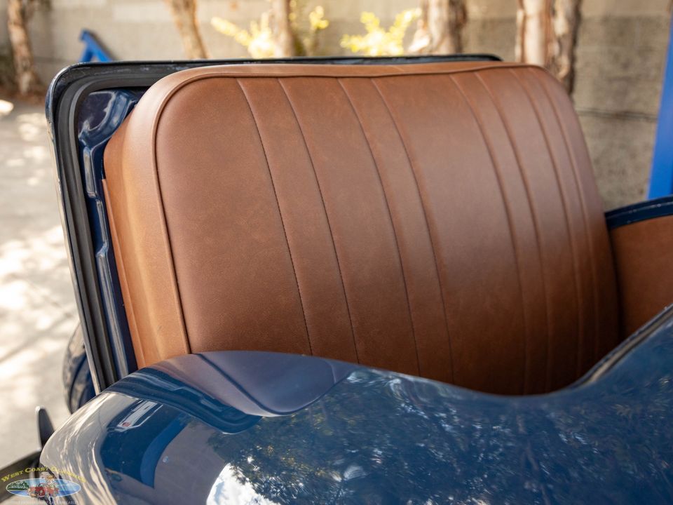 1936 Ford Deluxe V8 2 Passenger Cabriolet