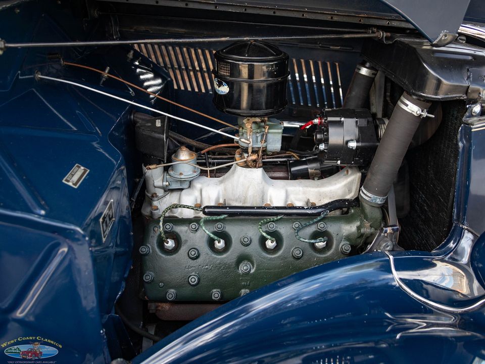 1936 Ford Deluxe V8 2 Passenger Cabriolet