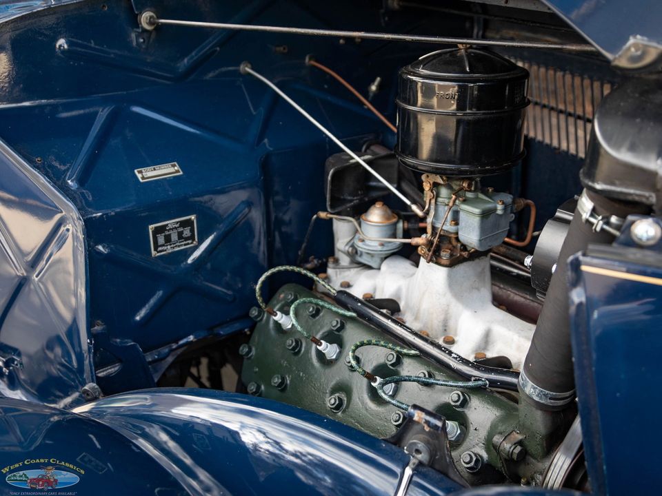 1936 Ford Deluxe V8 2 Passenger Cabriolet