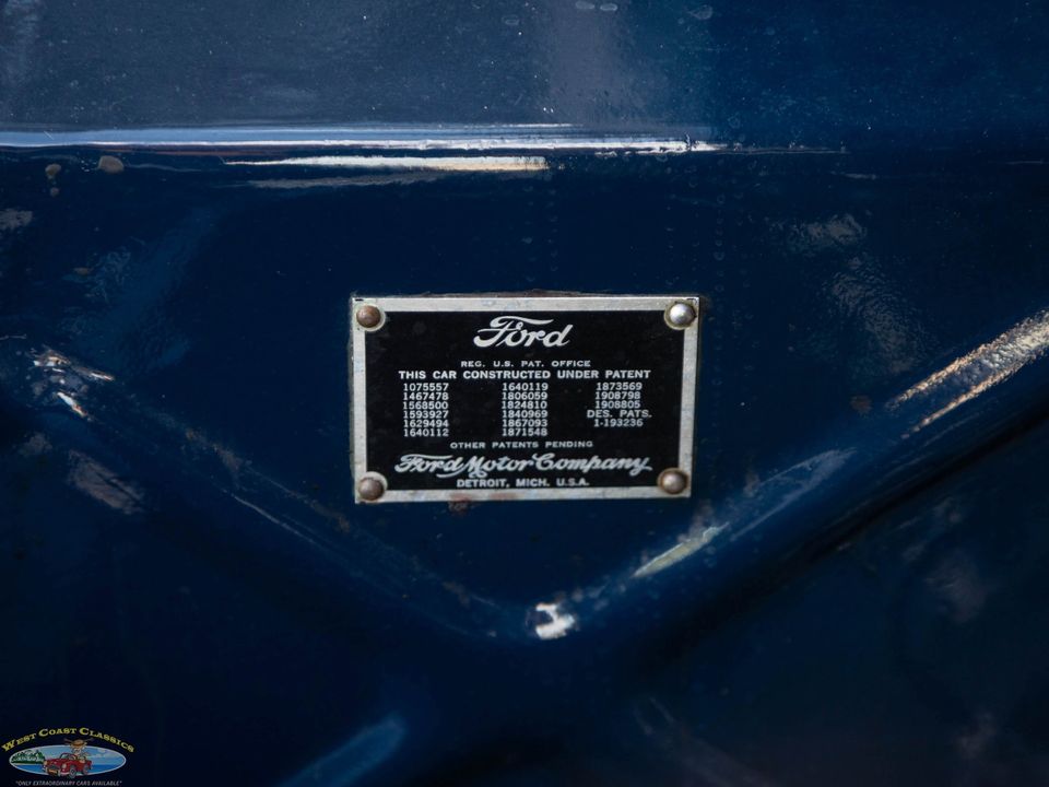 1936 Ford Deluxe V8 2 Passenger Cabriolet