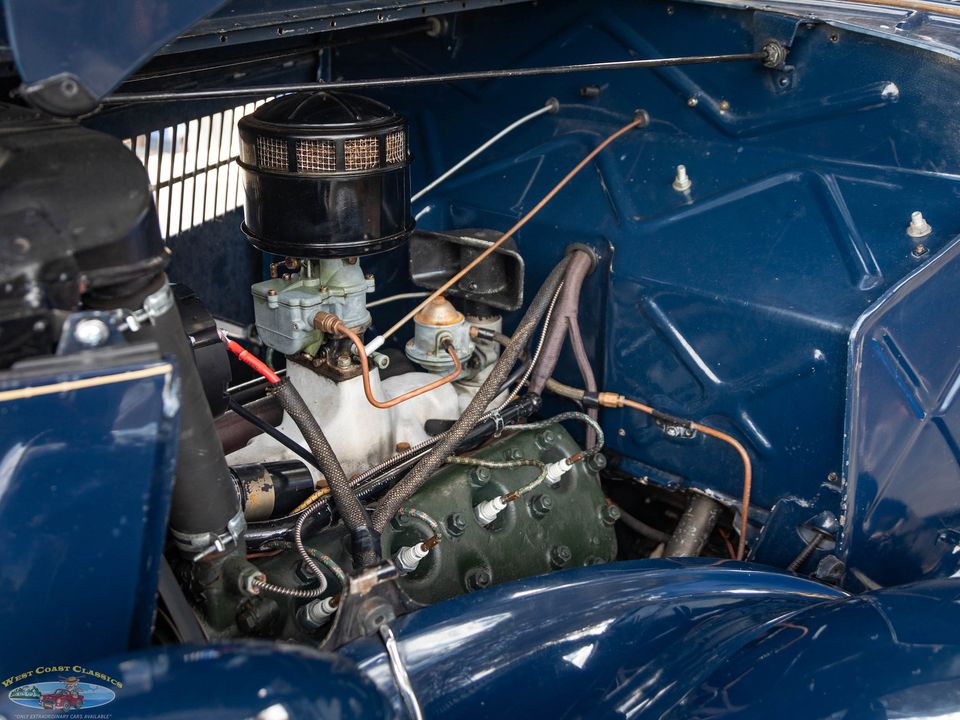 1936 Ford Deluxe V8 2 Passenger Cabriolet