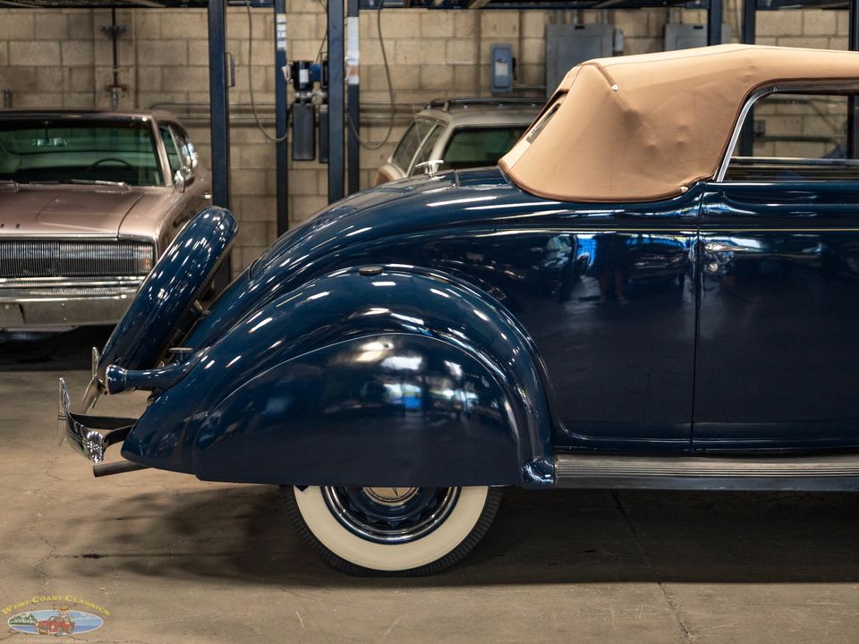 1936 Ford Deluxe V8 2 Passenger Cabriolet