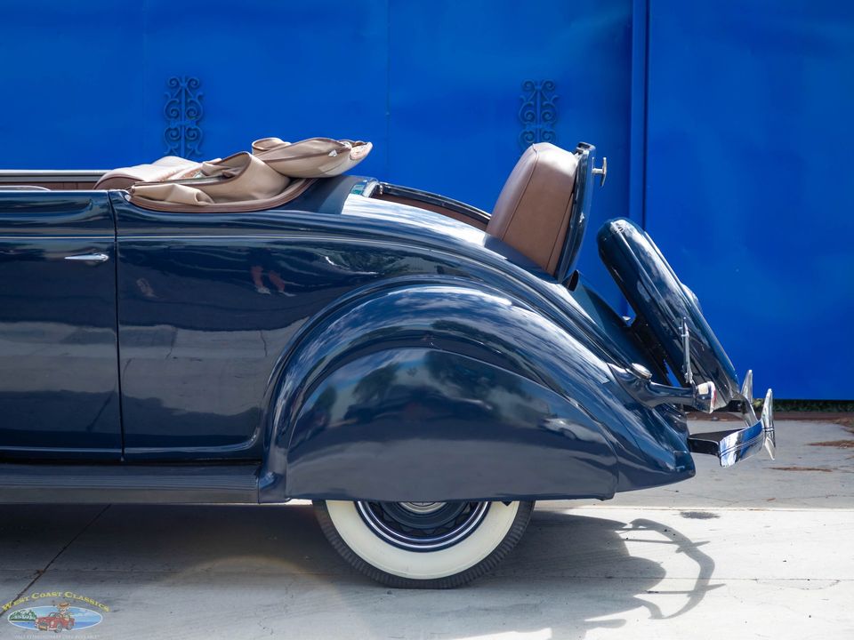 1936 Ford Deluxe V8 2 Passenger Cabriolet