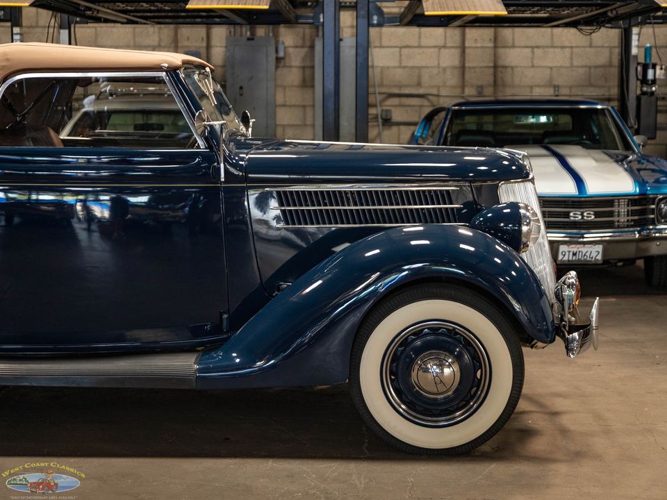 1936 Ford Deluxe V8 2 Passenger Cabriolet