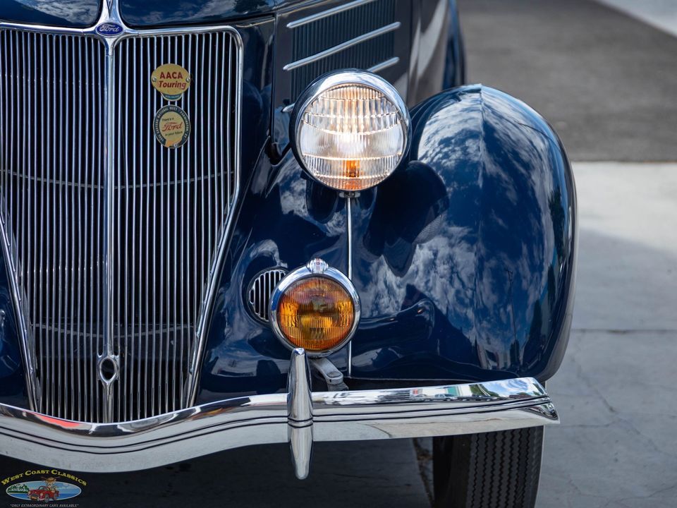 1936 Ford Deluxe V8 2 Passenger Cabriolet