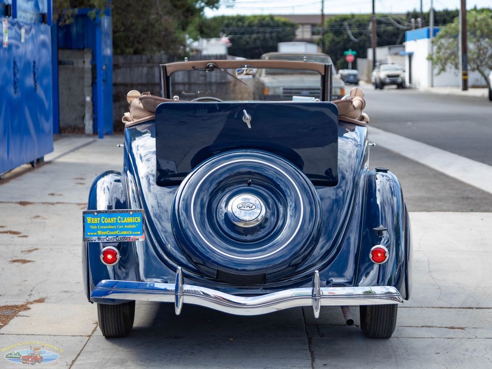 1936 Ford Deluxe V8 2 Passenger Cabriolet