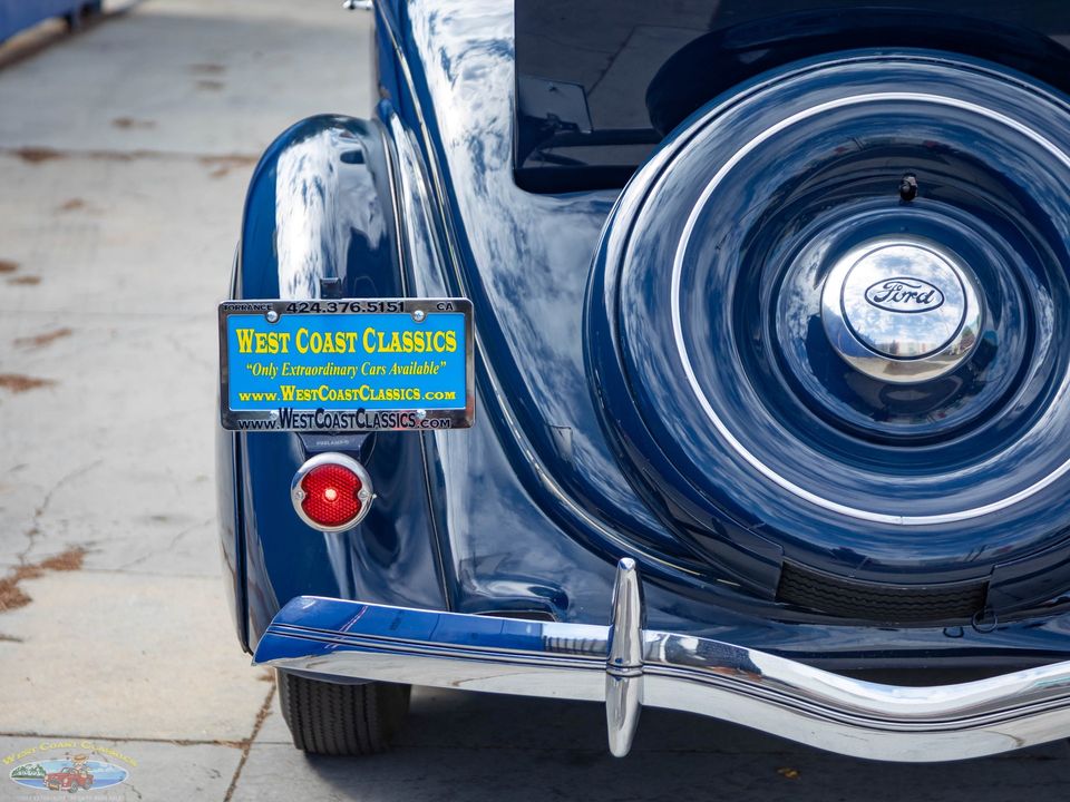 1936 Ford Deluxe V8 2 Passenger Cabriolet