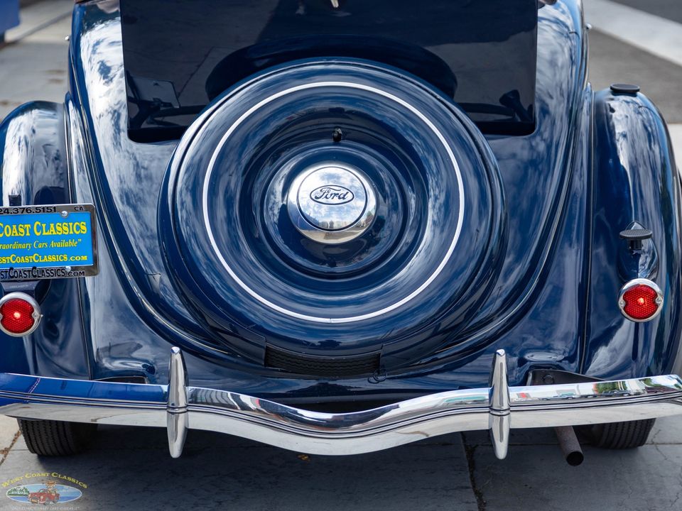 1936 Ford Deluxe V8 2 Passenger Cabriolet