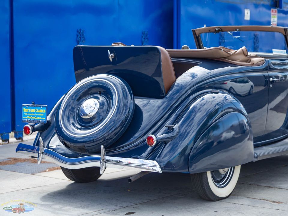 1936 Ford Deluxe V8 2 Passenger Cabriolet