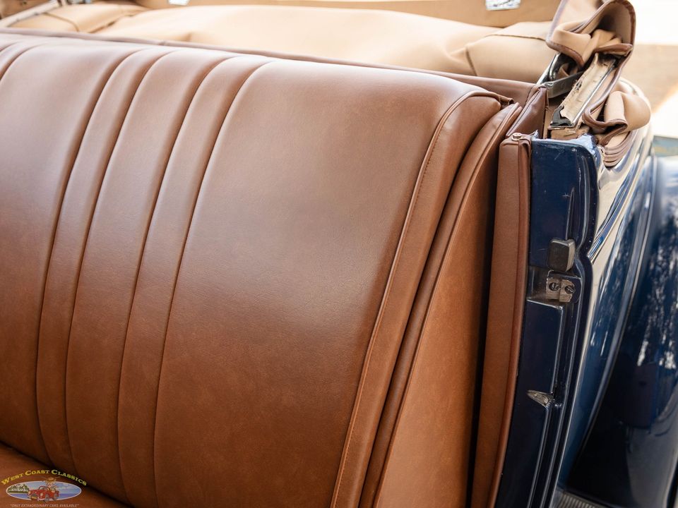 1936 Ford Deluxe V8 2 Passenger Cabriolet