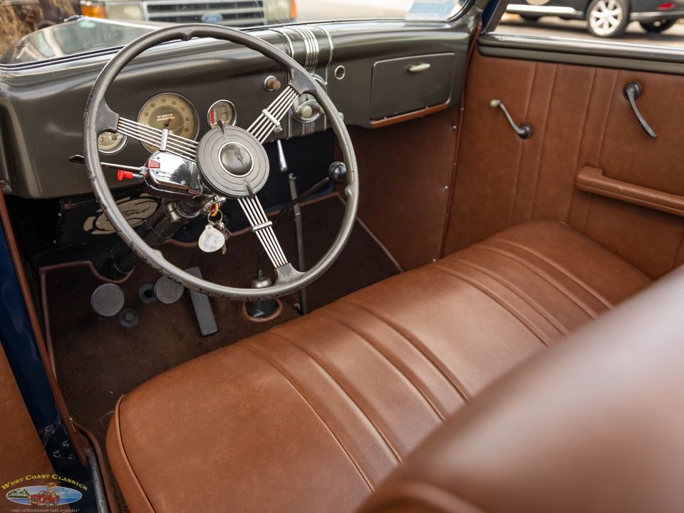 1936 Ford Deluxe V8 2 Passenger Cabriolet