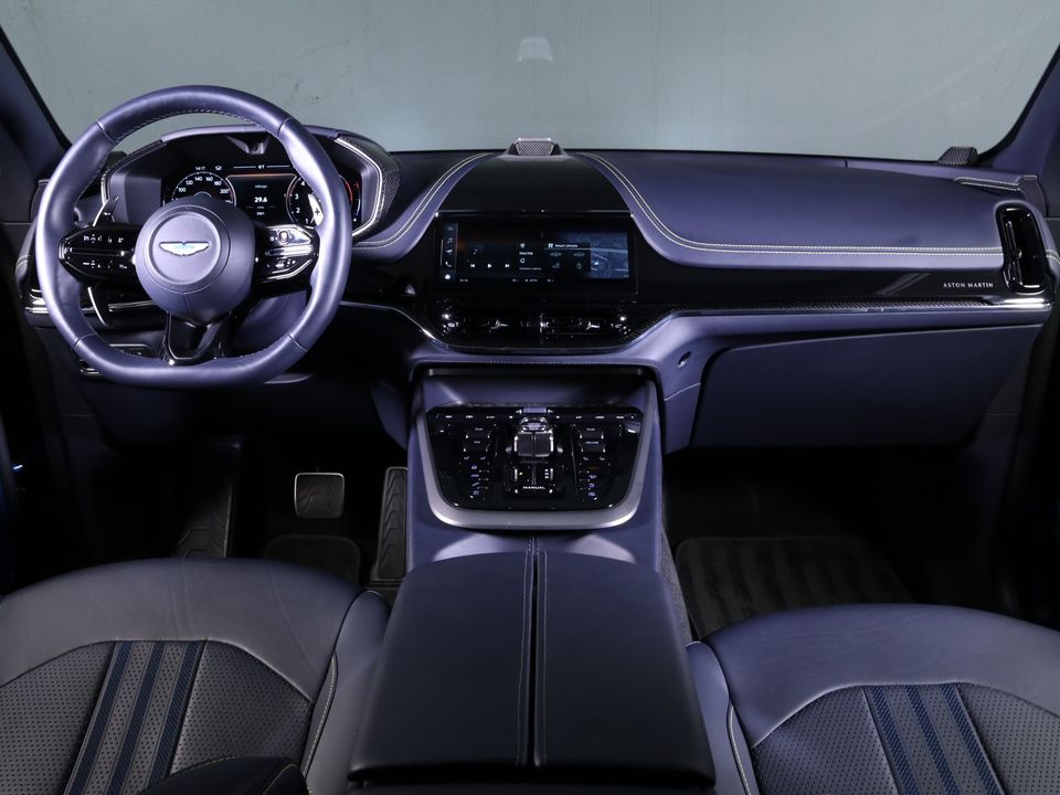 2025 Aston Martin DBX