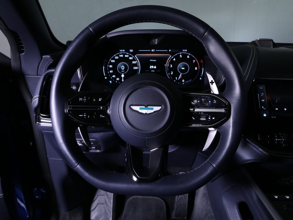 2025 Aston Martin DBX
