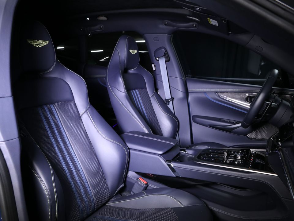 2025 Aston Martin DBX