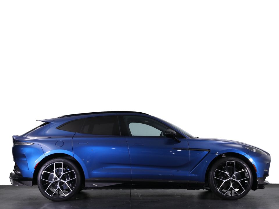 2025 Aston Martin DBX
