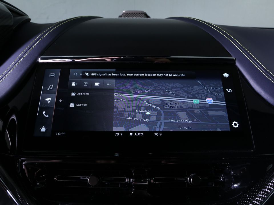 2025 Aston Martin DBX