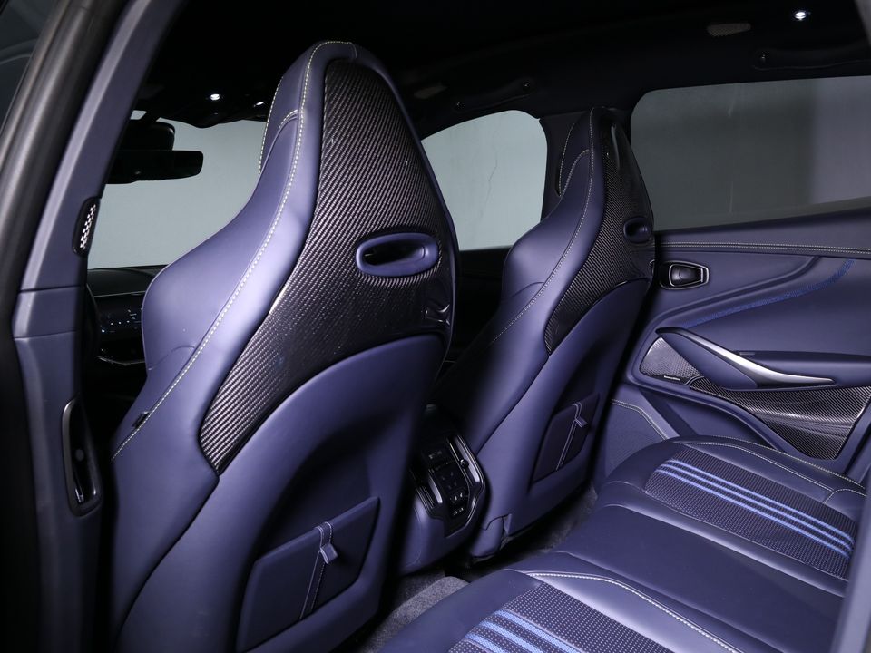 2025 Aston Martin DBX