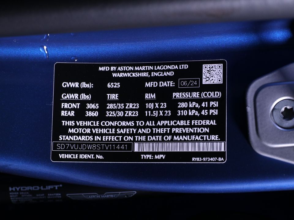 2025 Aston Martin DBX