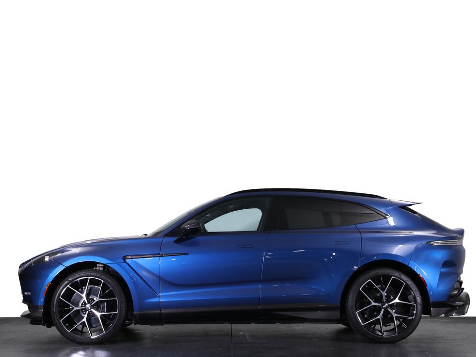 2025 Aston Martin DBX