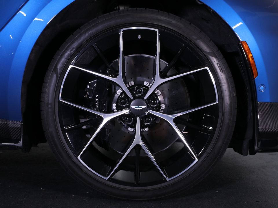 2025 Aston Martin DBX