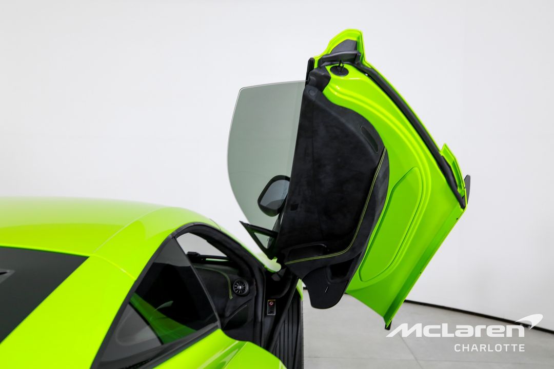 2016 McLaren 675LT