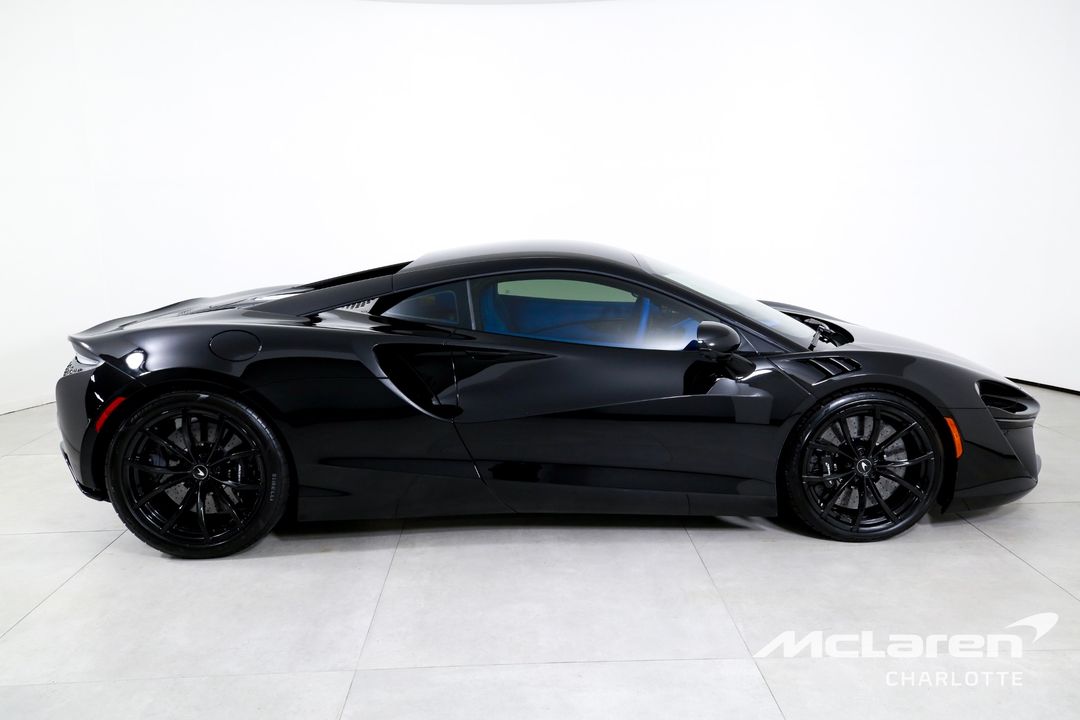 2024 McLaren Artura