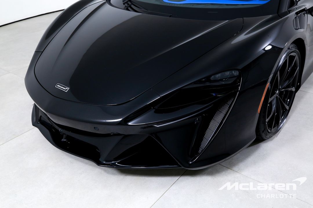 2024 McLaren Artura