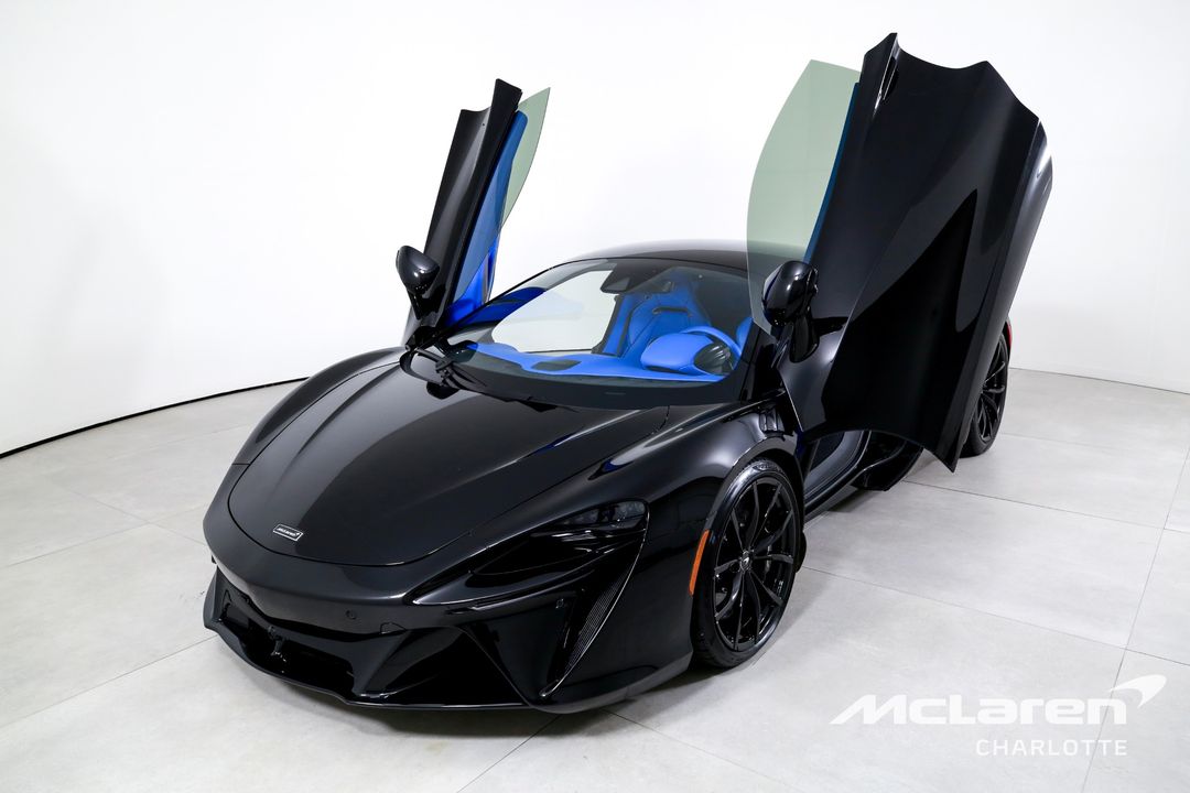 2024 McLaren Artura