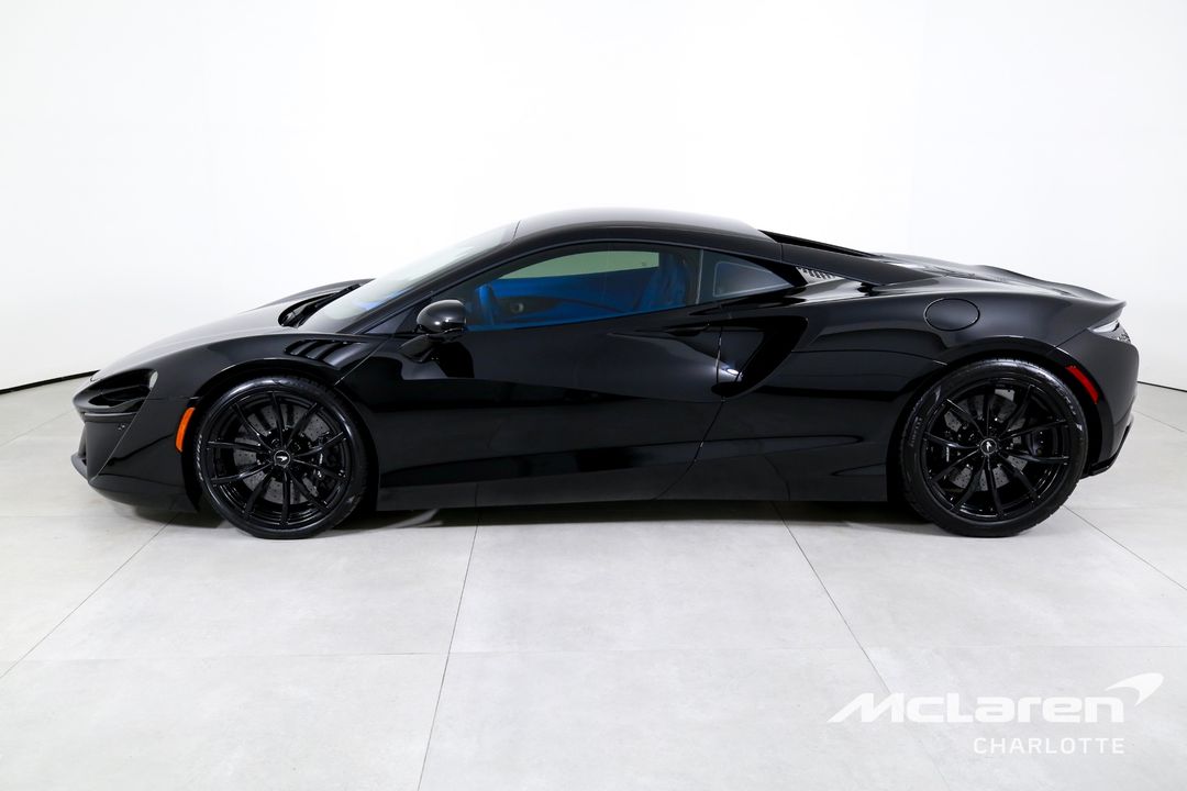 2024 McLaren Artura