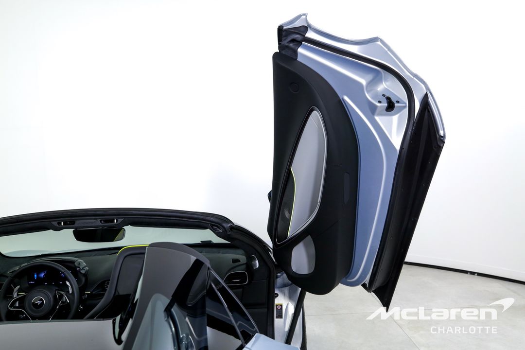 2025 McLaren Artura Spider