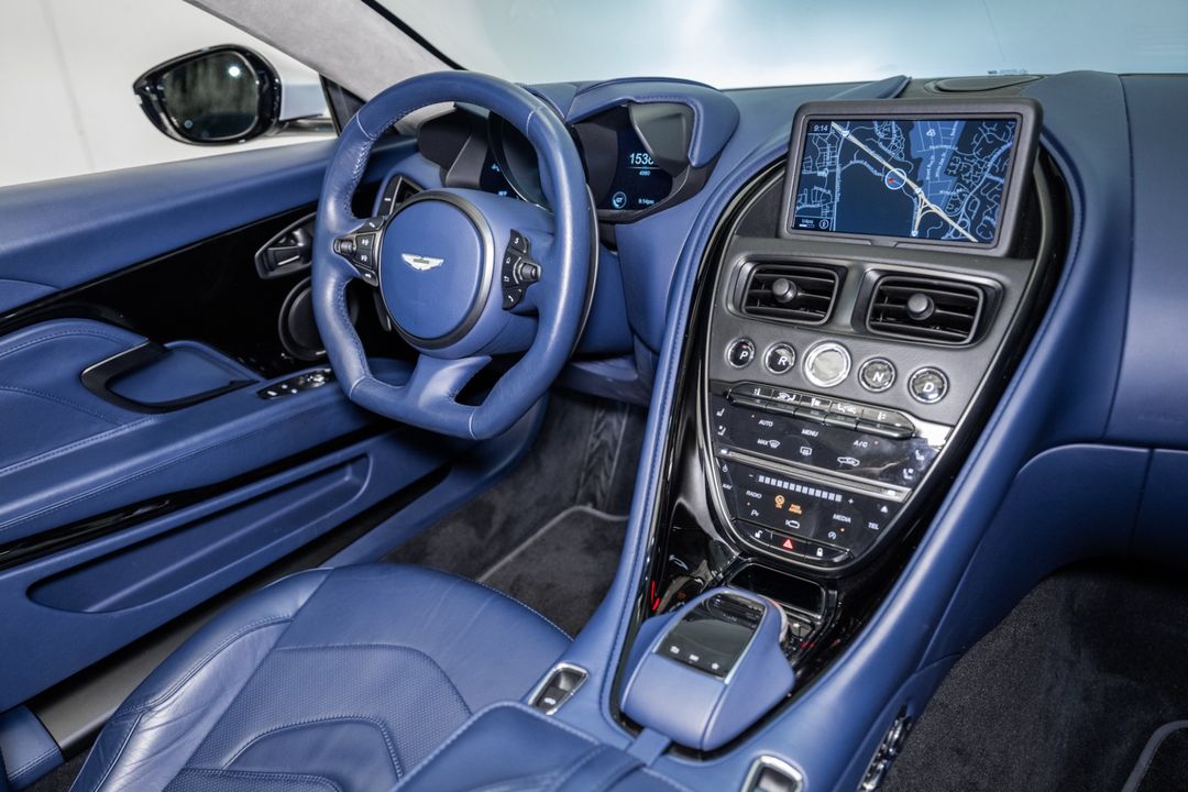2020 Aston Martin DBS